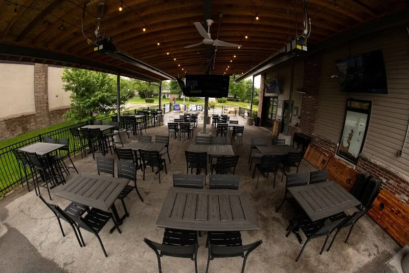 Captain’s Sports Lounge