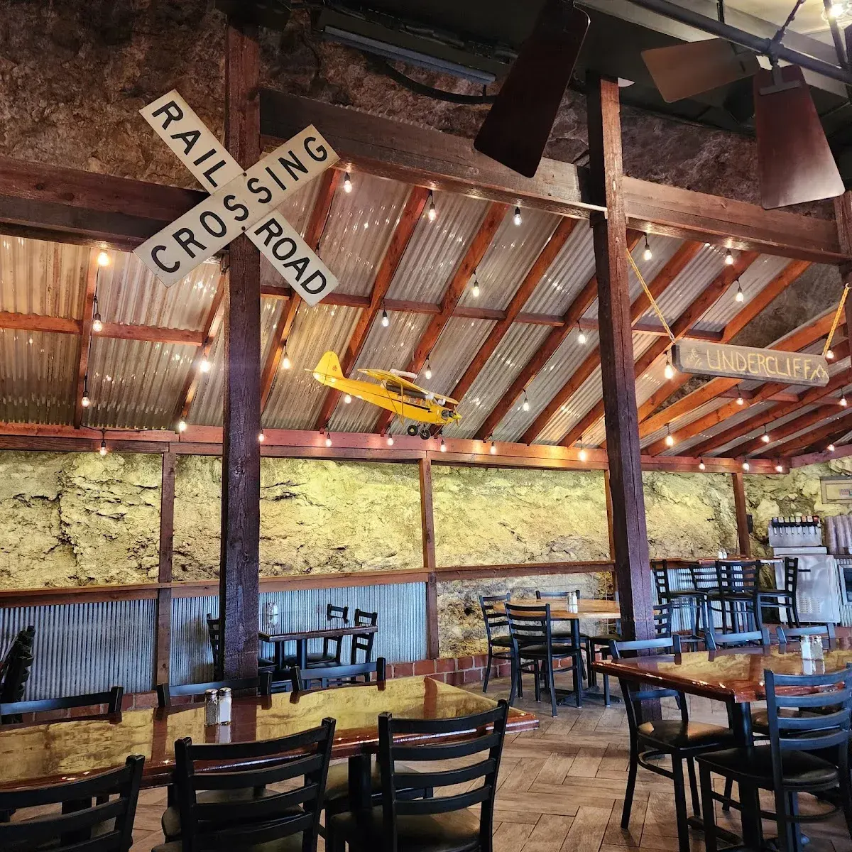 Undercliff Grill & Bar