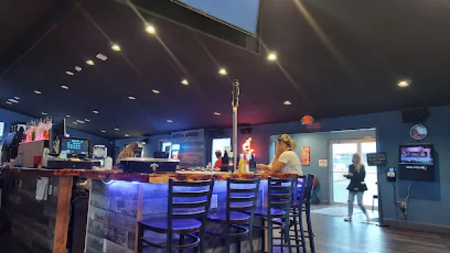 McDingerz Sports Bar & Grill